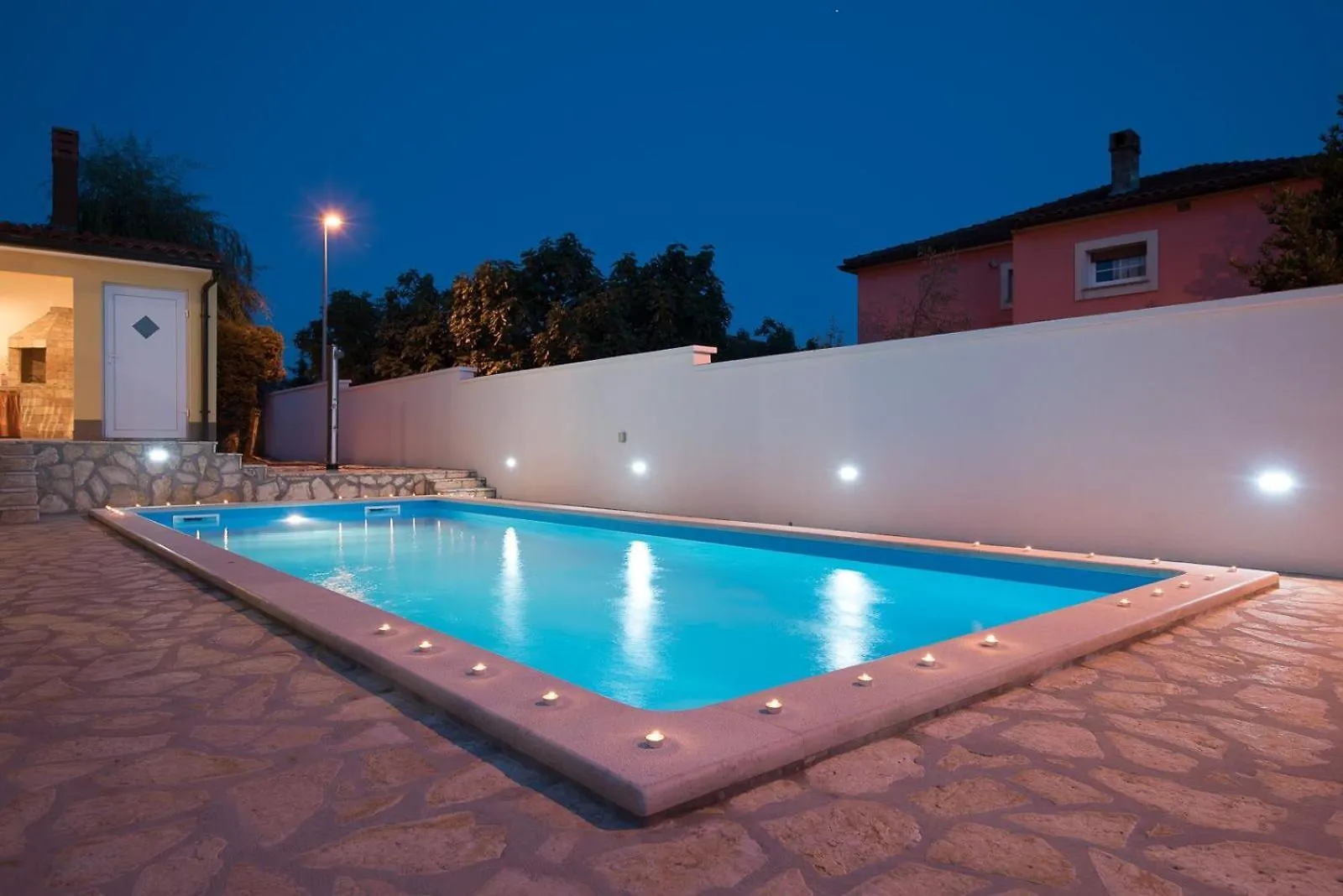 Ferienvilla Mit Pool In Pula